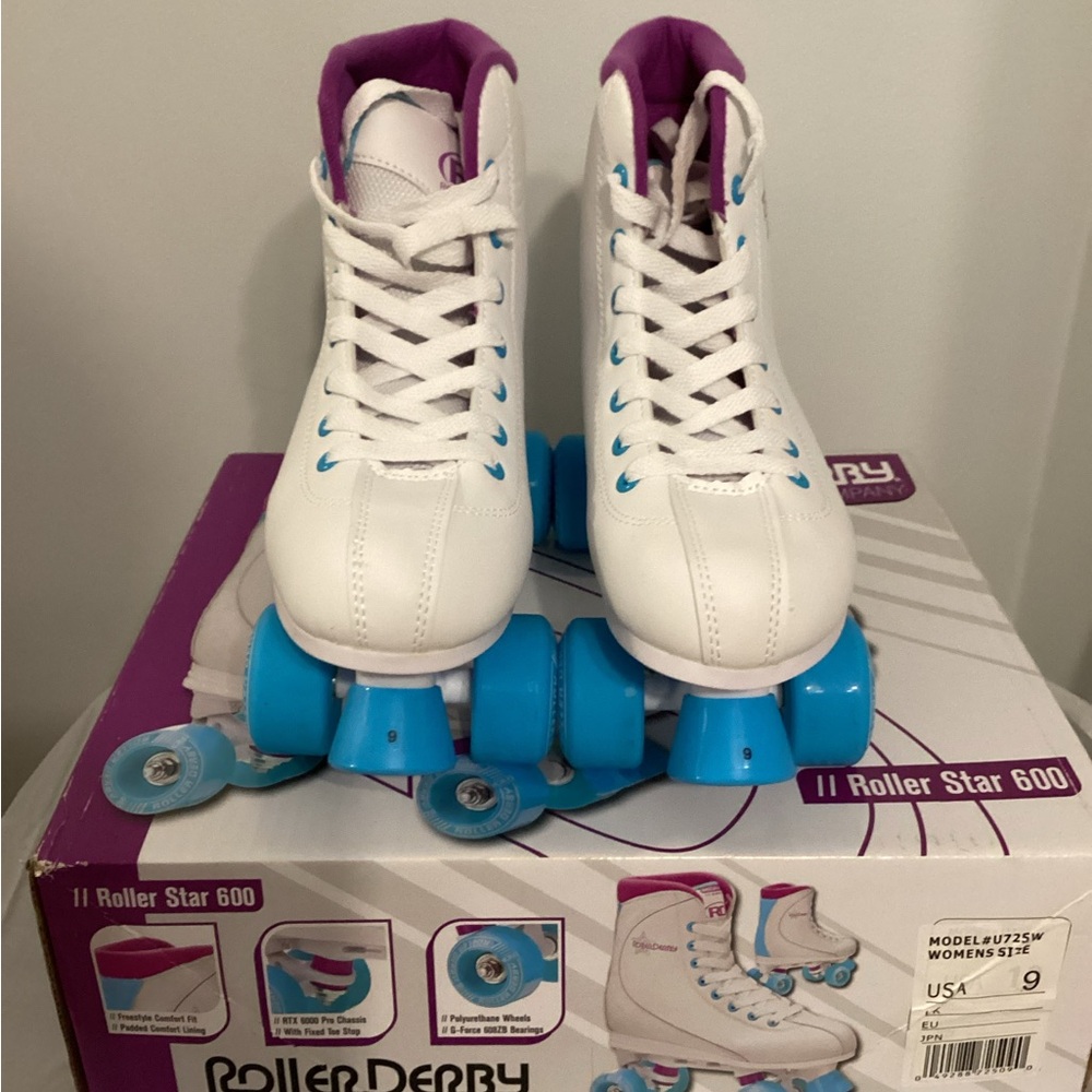 Roller Derby White and Blue Roller Skates
